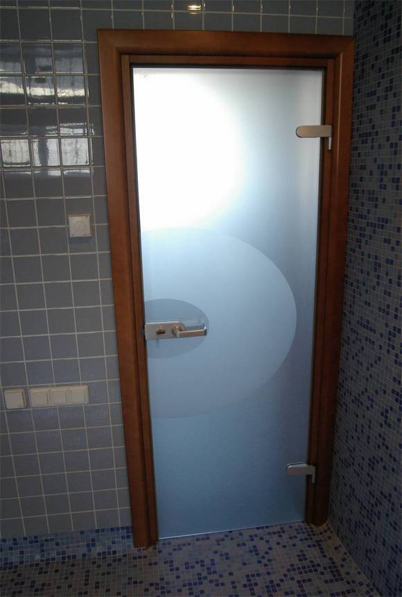 Какую дверь поставить в ванную и туалет?