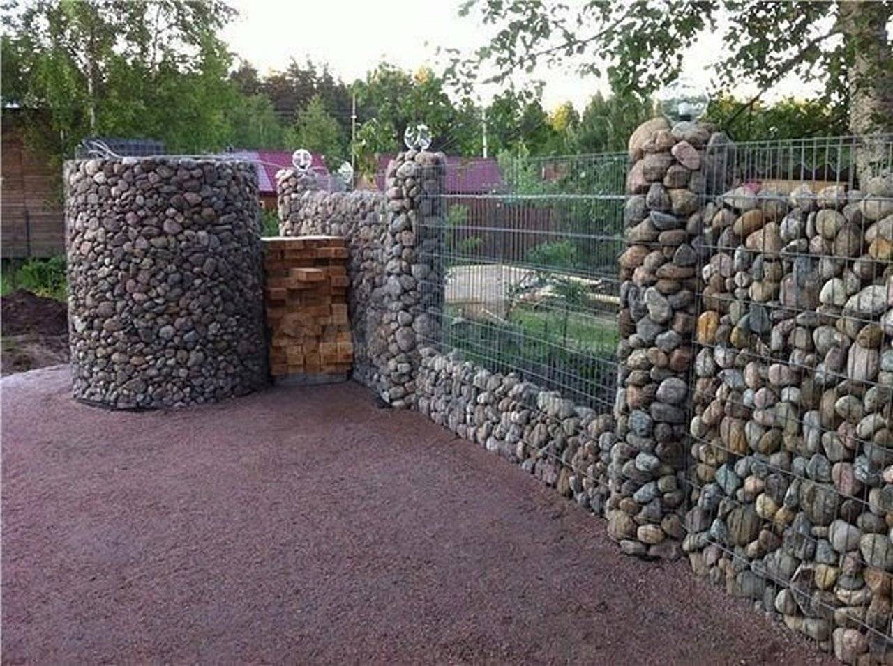 Как сделать забор из камня?