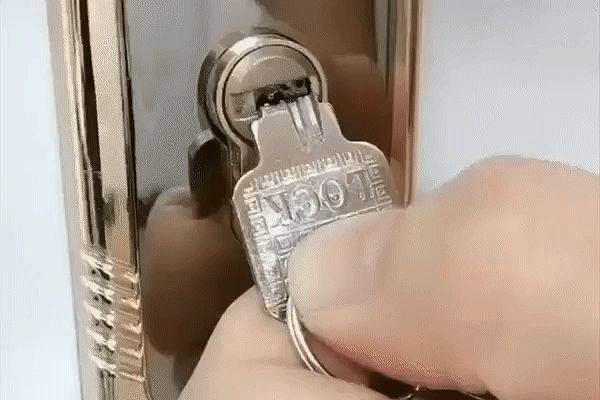 Как вытащить сломанный ключ из замка двери: методы, инструкции, видео