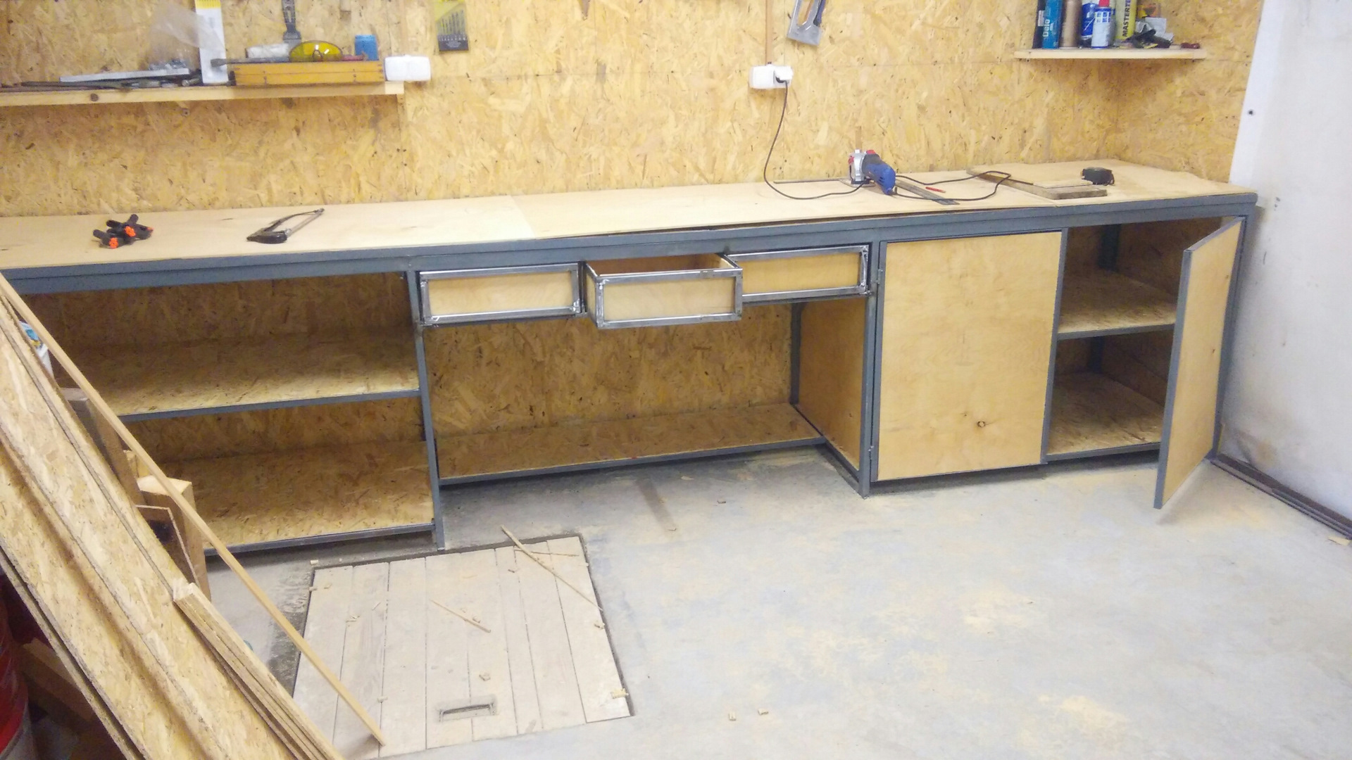Мебель для гаража и мастерской: чем можно укомплектовать, как сделать своими руками