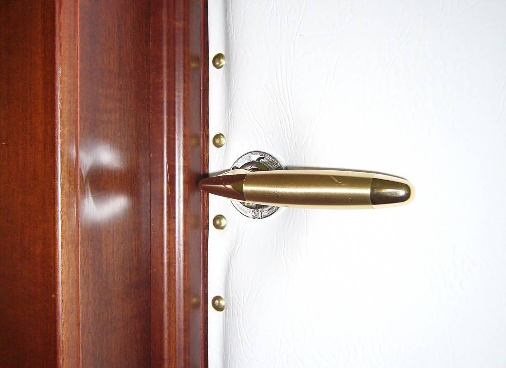 Утепление дверей своими руками: пошаговая инструкция по изоляции изнутри входной, межкомнатной, деревянной, металлической двери