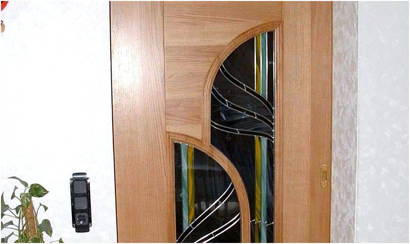 Как заменить стекло в межкомнатной двери