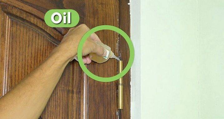 Как смазать дверные петли не снимая межкомнатных дверей
