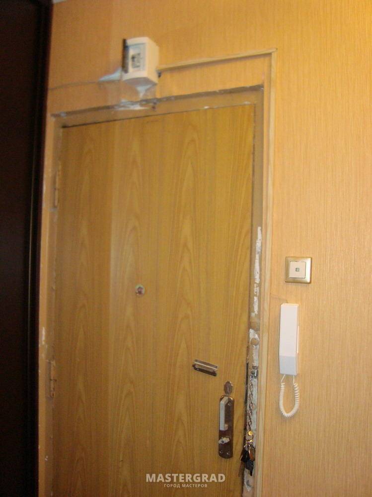 Нужна ли вторая входная дверь в квартиру? | все про двери