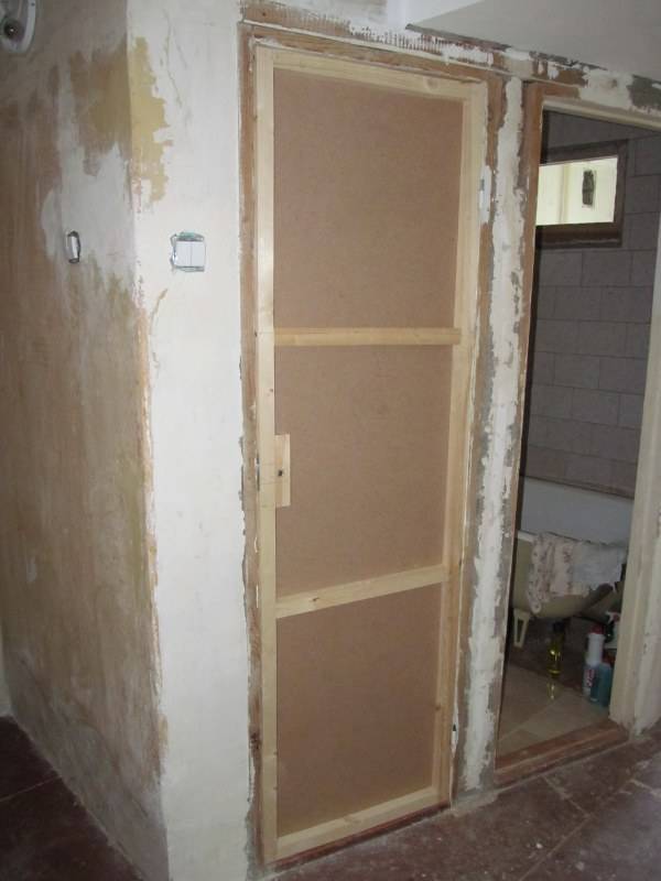 Реставрация старых дверей: как отреставрировать полотно и коробку своими руками