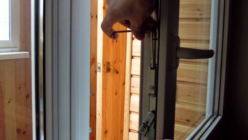 Регулировка пластиковой двери балкона – инструкция