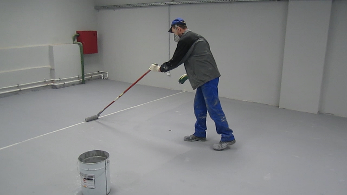 Чем покрасить бетонный пол в гараже, чтобы не пылил и отлично выглядел: виды, пошаговая инструкция