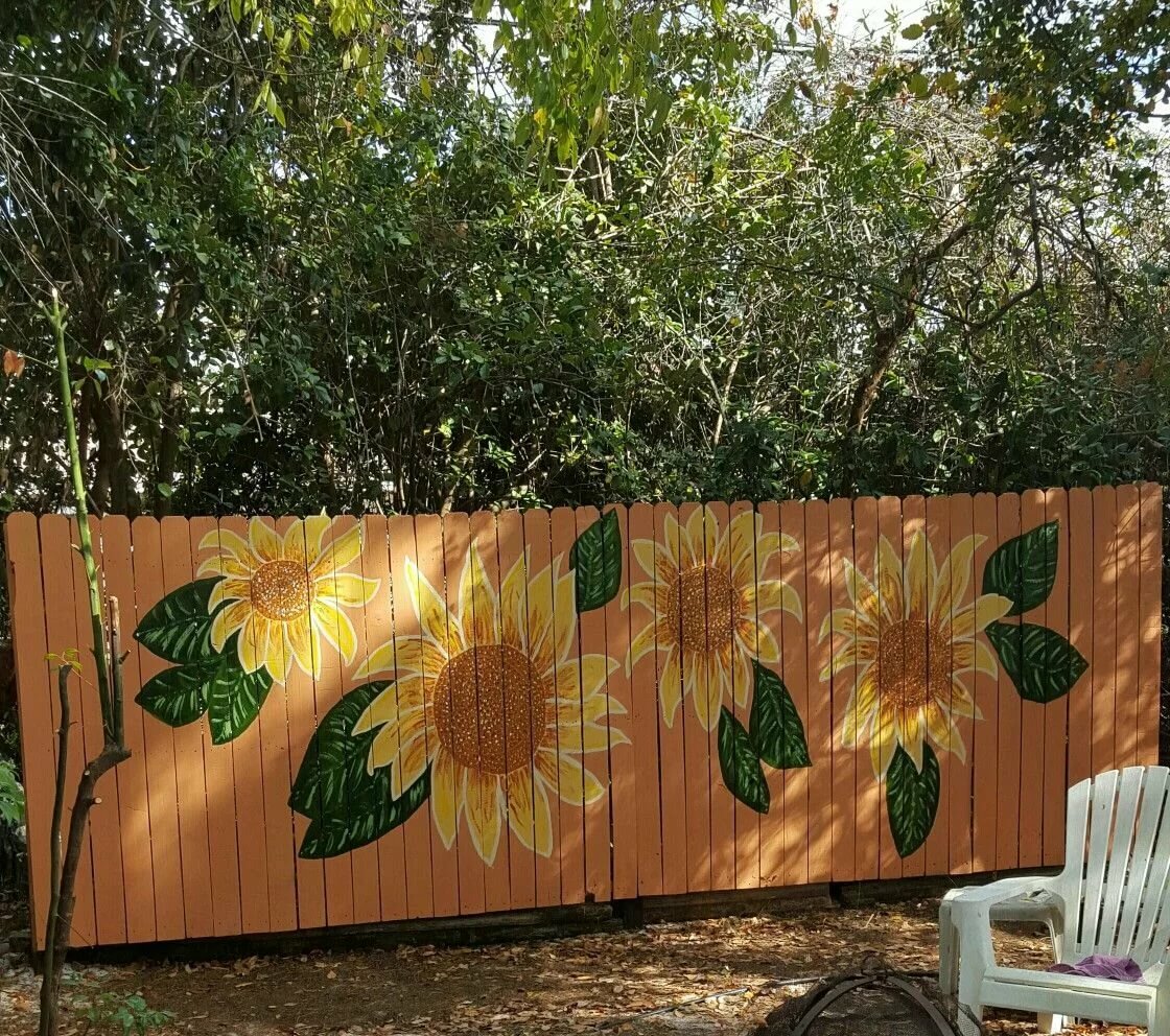 Как разрисовать забор: деревянный, бетонный, металлический, 30 фото