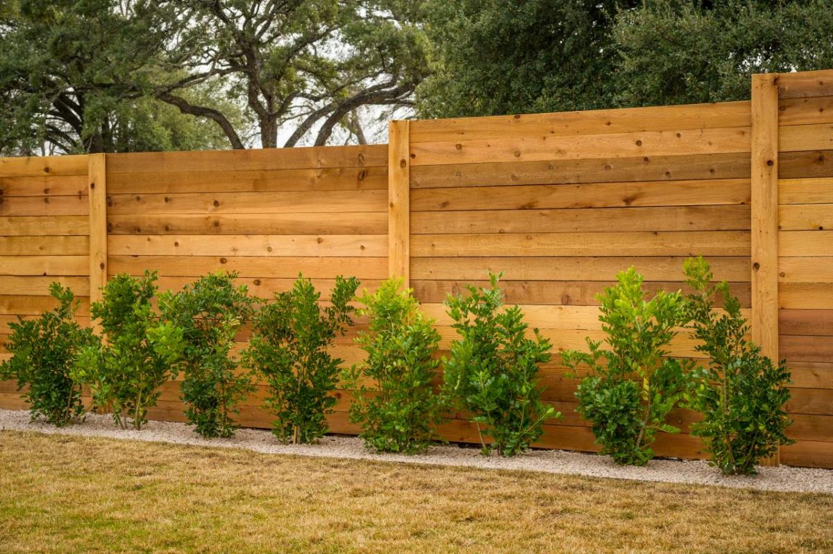 Деревянный забор: лучшие идеи по созданию эффективной и красивой ограде для участка (125 фото) | landshafblog - все о ландшафте! | дзен