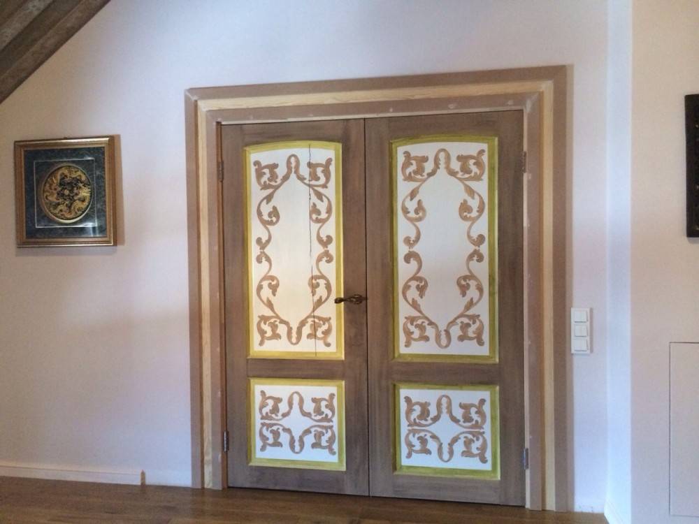 Декор двери: как украсить входную дверь снаружи и изнутри  - 33 фото