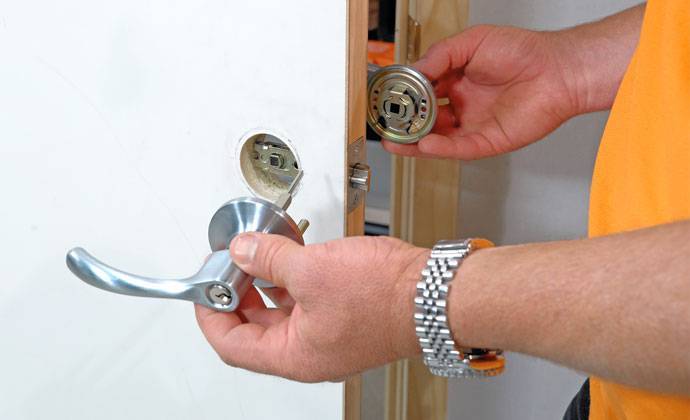 Как провести ремонт ручки межкомнатной двери своими руками? профилактика поломок