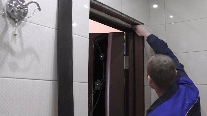 Установка двери в ванную комнату: пошаговая инструкция, с порогом и без