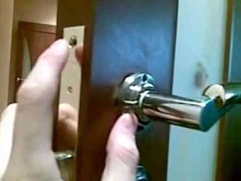 Как снять ручку с входной металлической двери