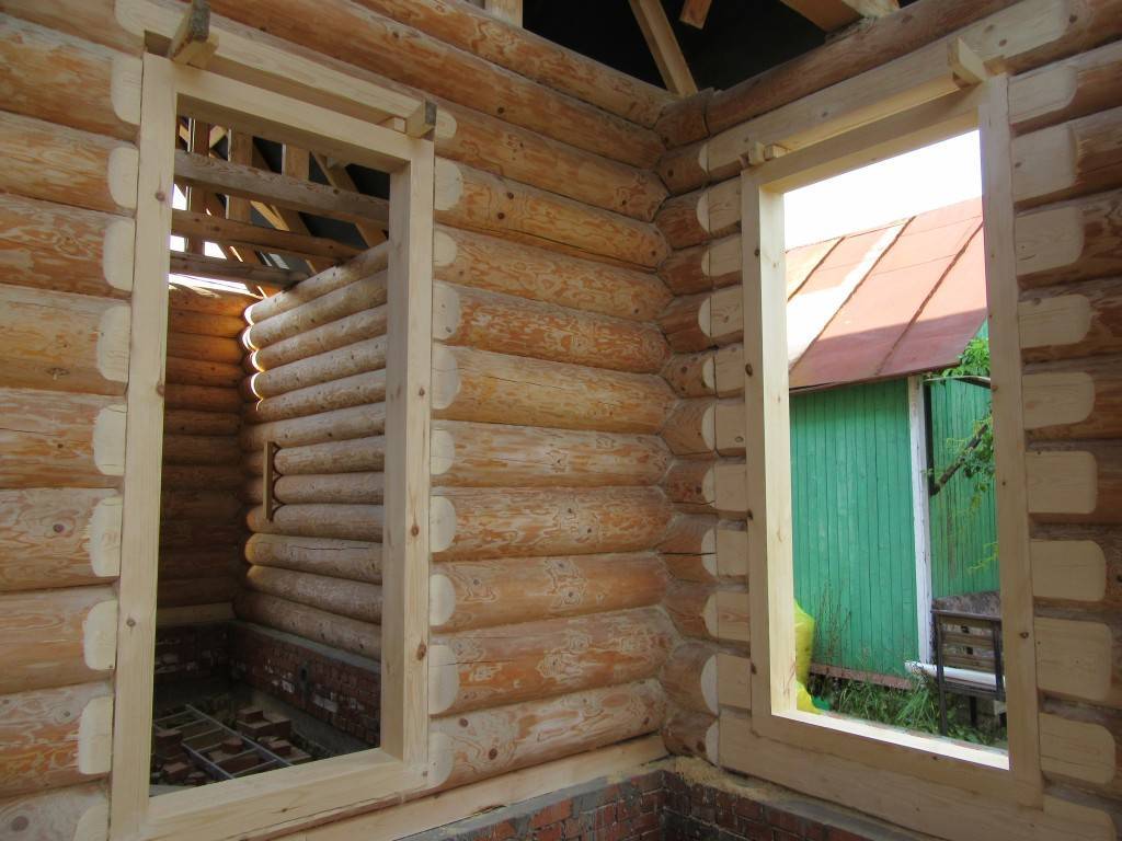 Окосячка окон и дверей в деревянном доме — установка своими руками