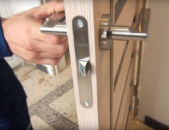 Как врезать дверные петли — описываем подробно