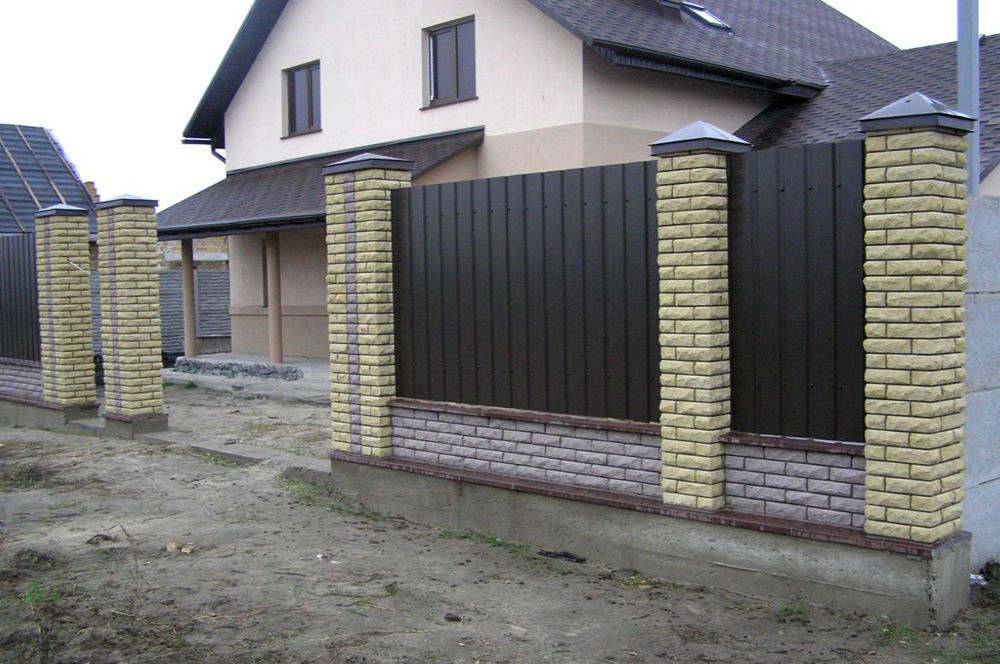 Забор Из Красного Кирпича И Профнастила Фото