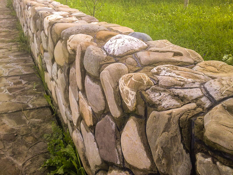 Как сделать каменный забор своими руками