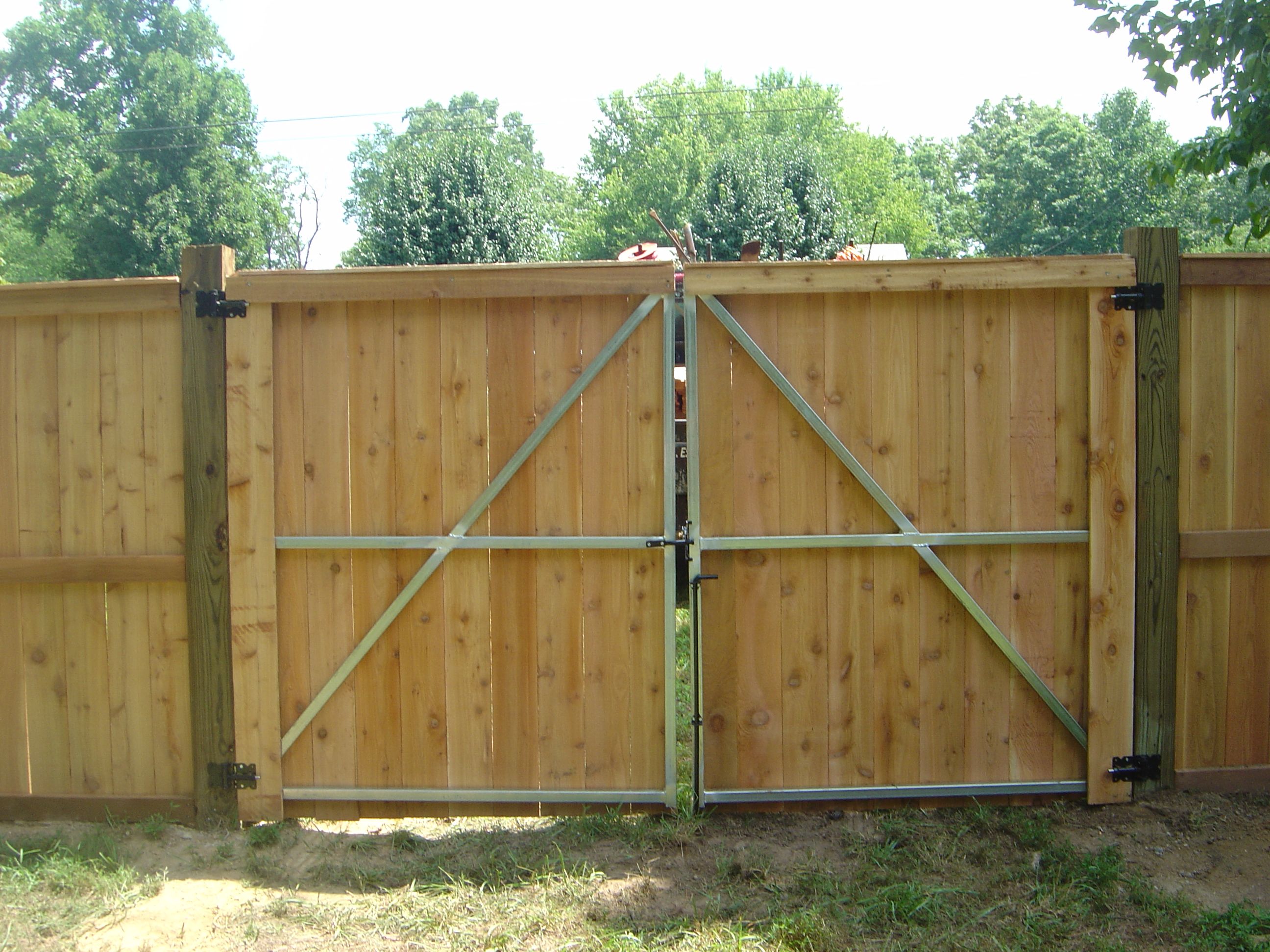 Ворота деревянные своими руками – подробная инструкция