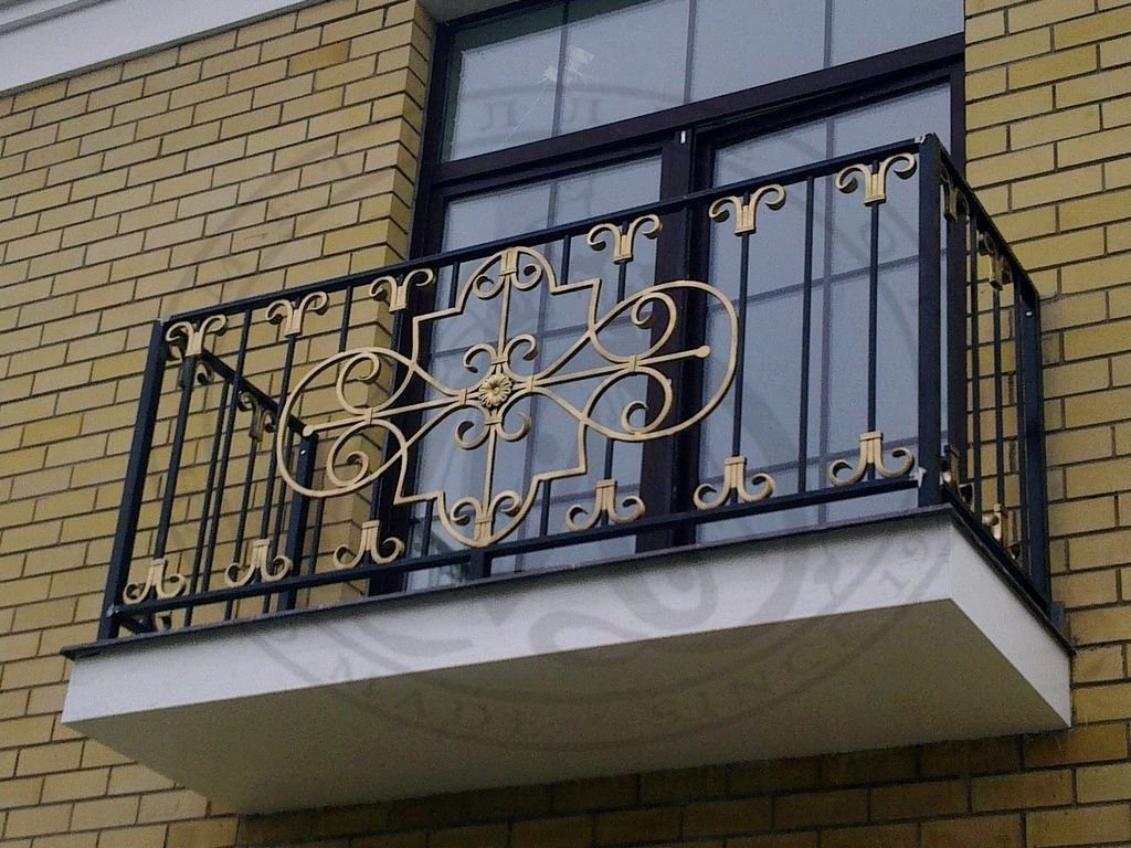 Кованые перила на балкон