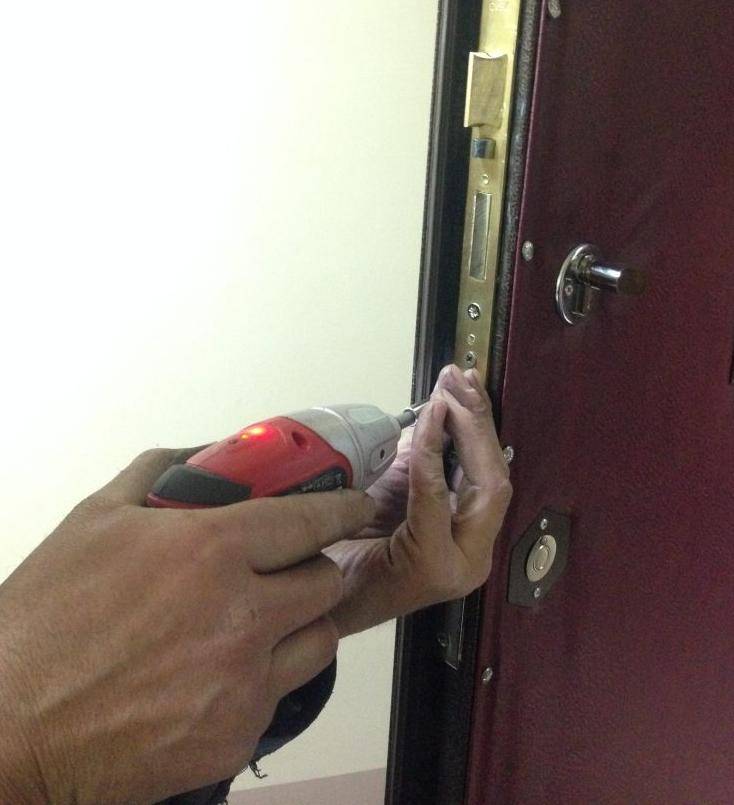 Порядок замены дверной ручки входной металлической двери