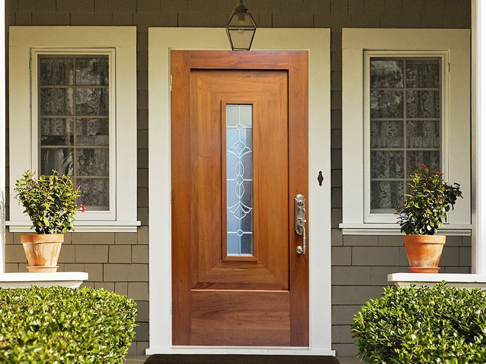 Как выбрать уличные двери для деревянного дома?