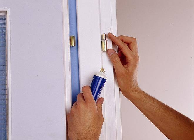 Чем смазать дверь, чтобы не скрипела – 6 доступных способов