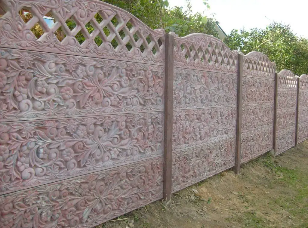 Бетонный забор из панелей, декоративный — установка своими руками