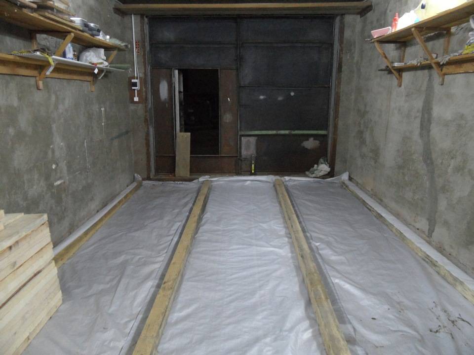 Как утеплить бетонный пол в гараже - пошаговая инструкция с фото