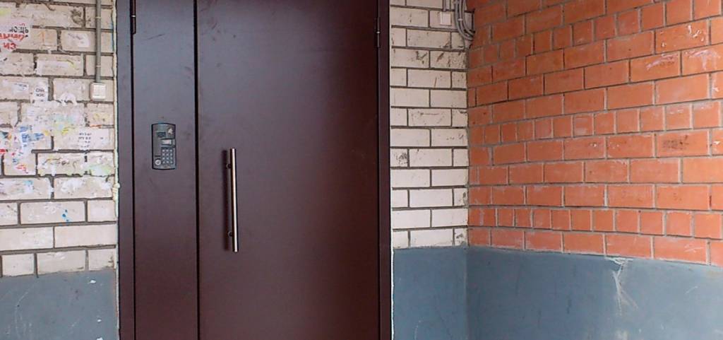 Правила установки входных дверей в многоквартирных домах