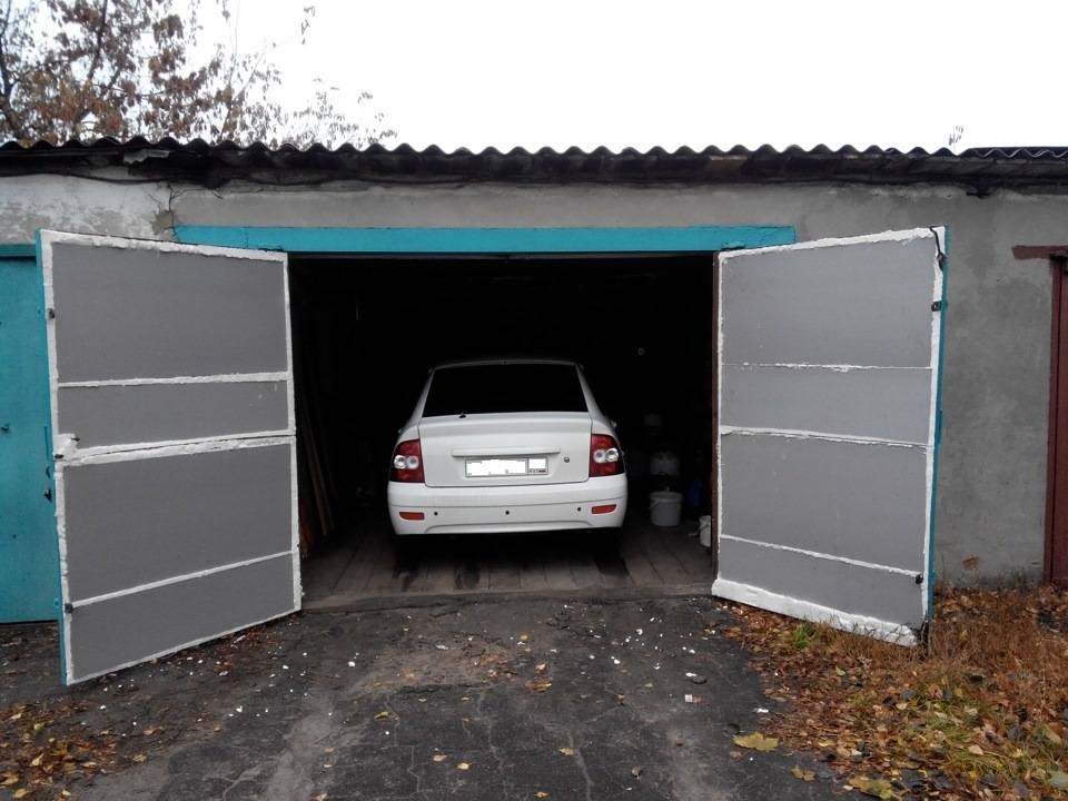 Как лучше утеплить ворота гаража изнутри?