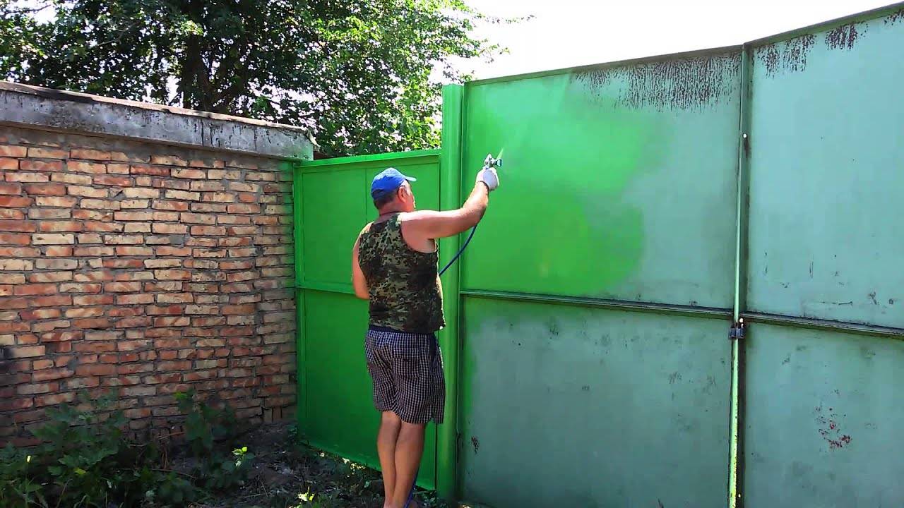 Чем покрасить гаражные ворота