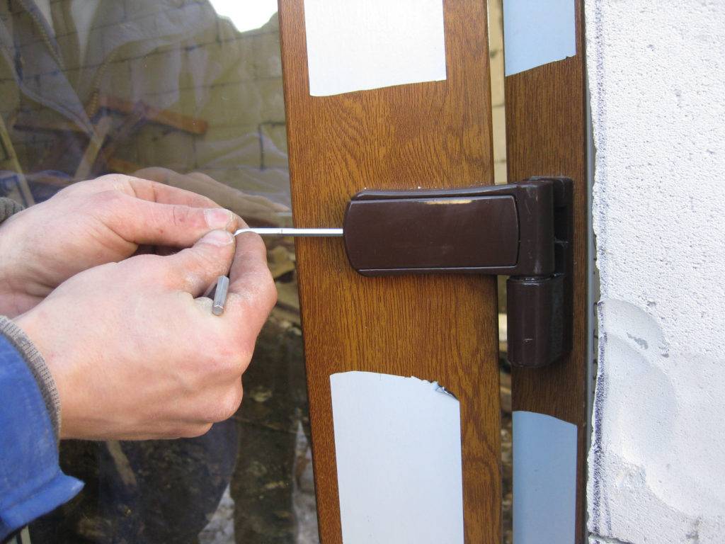 Как установить пластиковую дверь своими руками – инструкция по монтажу и регулировке