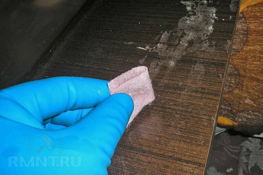 Чем удалить монтажную пену с металлической двери, как смыть свежую и убрать засохшую, чем очистить герметик без вреда для железной конструкции?
