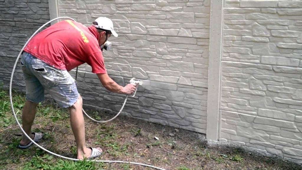 Как красить бетонный забор: виды краски, подготовка