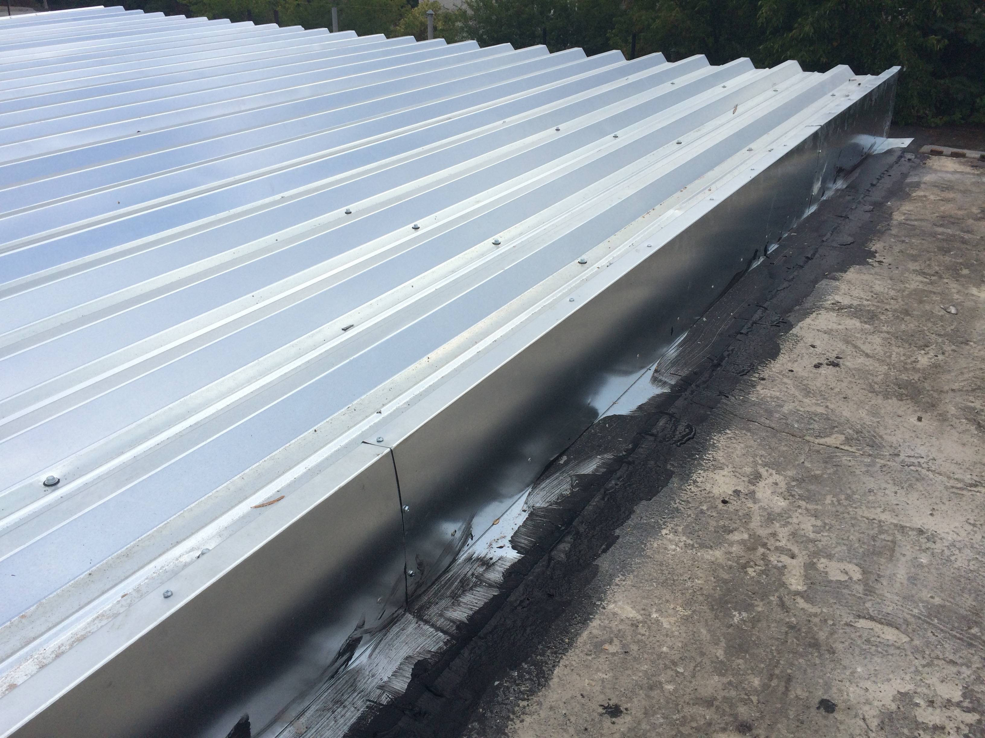 Крыша гаража из профнастила своими руками: покрытие, ремонт
