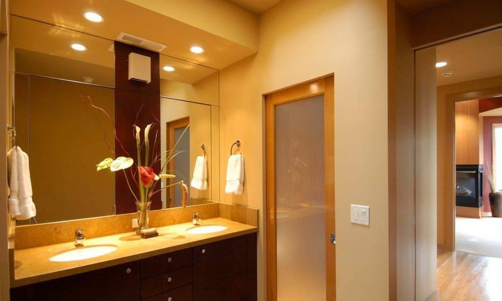 Дверь в ванную комнату и туалет — как выбрать лучшую?