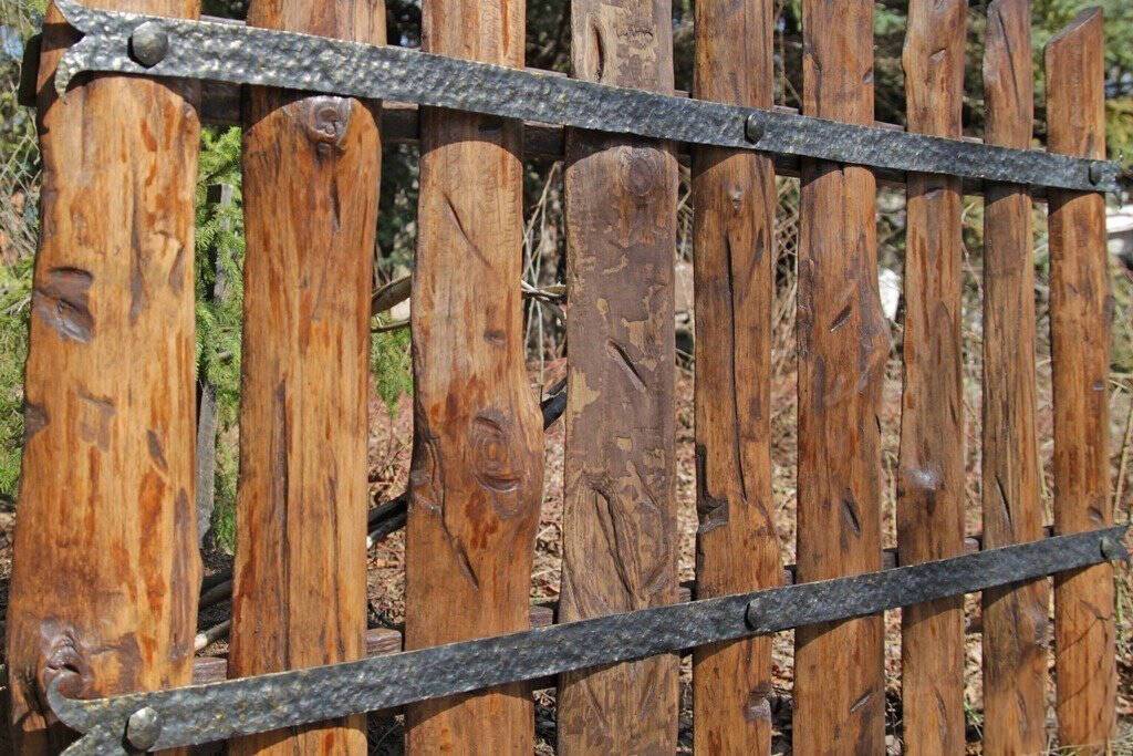 Как сделать красивый забор из горбыля: идеи красивого монтажа