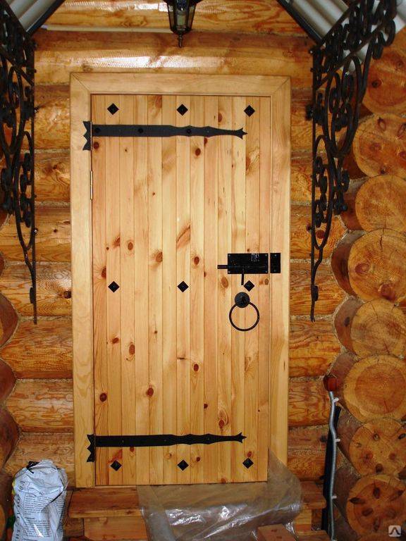 Установка деревянной двери с коробкой: инструкция по монтажу, варианты и рекомендации, советы
