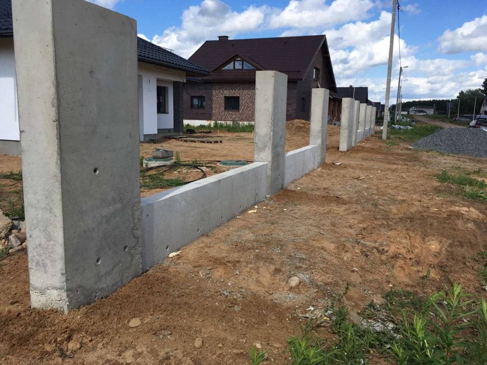 Монолитный забор из бетона: варианты ограждения участка - smallinterior
монолитный забор из бетона: варианты ограждения участка - smallinterior