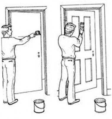 Покраска деревянных дверей: как и чем можно покрыть в домашних условиях