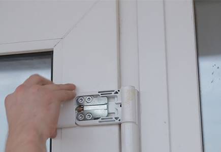 Как снять пластиковую балконную дверь с петель
