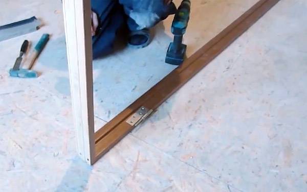Установка двери в ванную: видео монтажа своими руками
