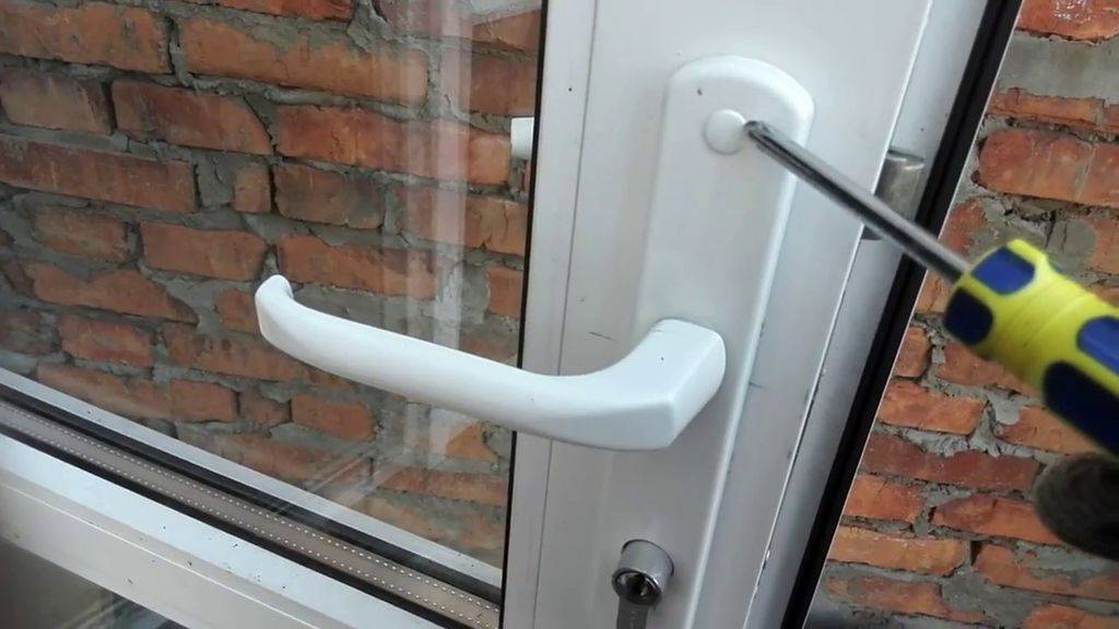 Ручки для пластиковых дверей: защелка курильщика, установка на балконную дверь своими руками