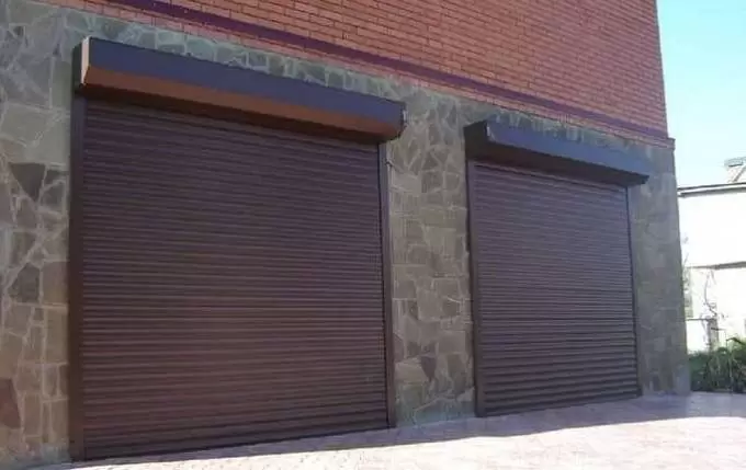 Рулонные ворота: утепленные механические конструкции для гаража, паркинга, какие лучше, видео и фото