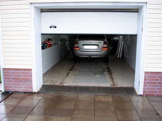Постановка на учет гаража. Отделка въезда в гараж. Низкий гараж. Атрибуты гаража. Въезд перед гаражом.