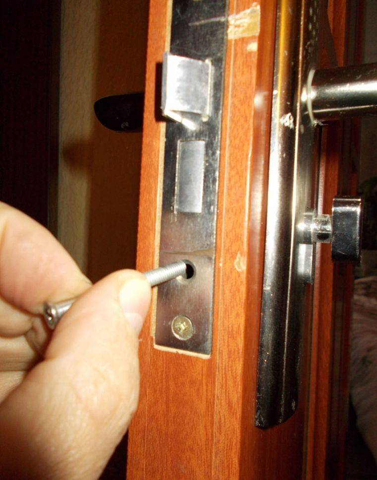 6 видео про замену цилиндра замка в металлической двери