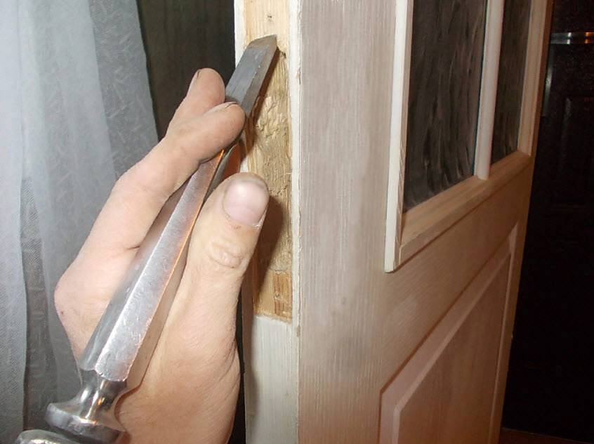 Инструкция как вставить стекло в межкомнатную дверь