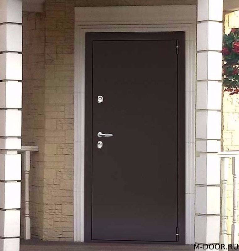 Как выбрать утепленную металлическую входную дверь, чтобы она надежно защитила и от взлома и от непогоды: выкладываем суть