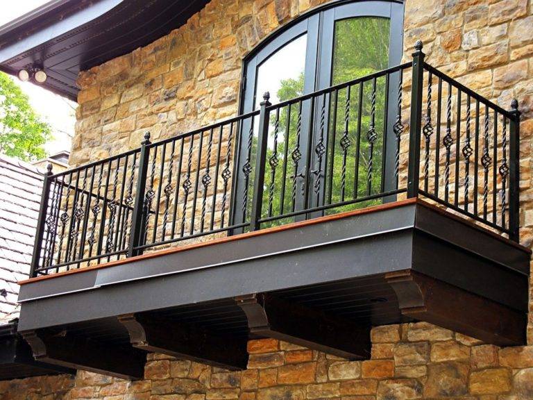 Кованые балконы - особенности такого дизайна на 80 фото