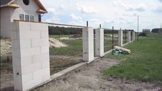 Забор из газоблока: плюсы и минусы применения газобетонных блоков, пошаговая инструкция по строительству ограждения | baskal45.ru